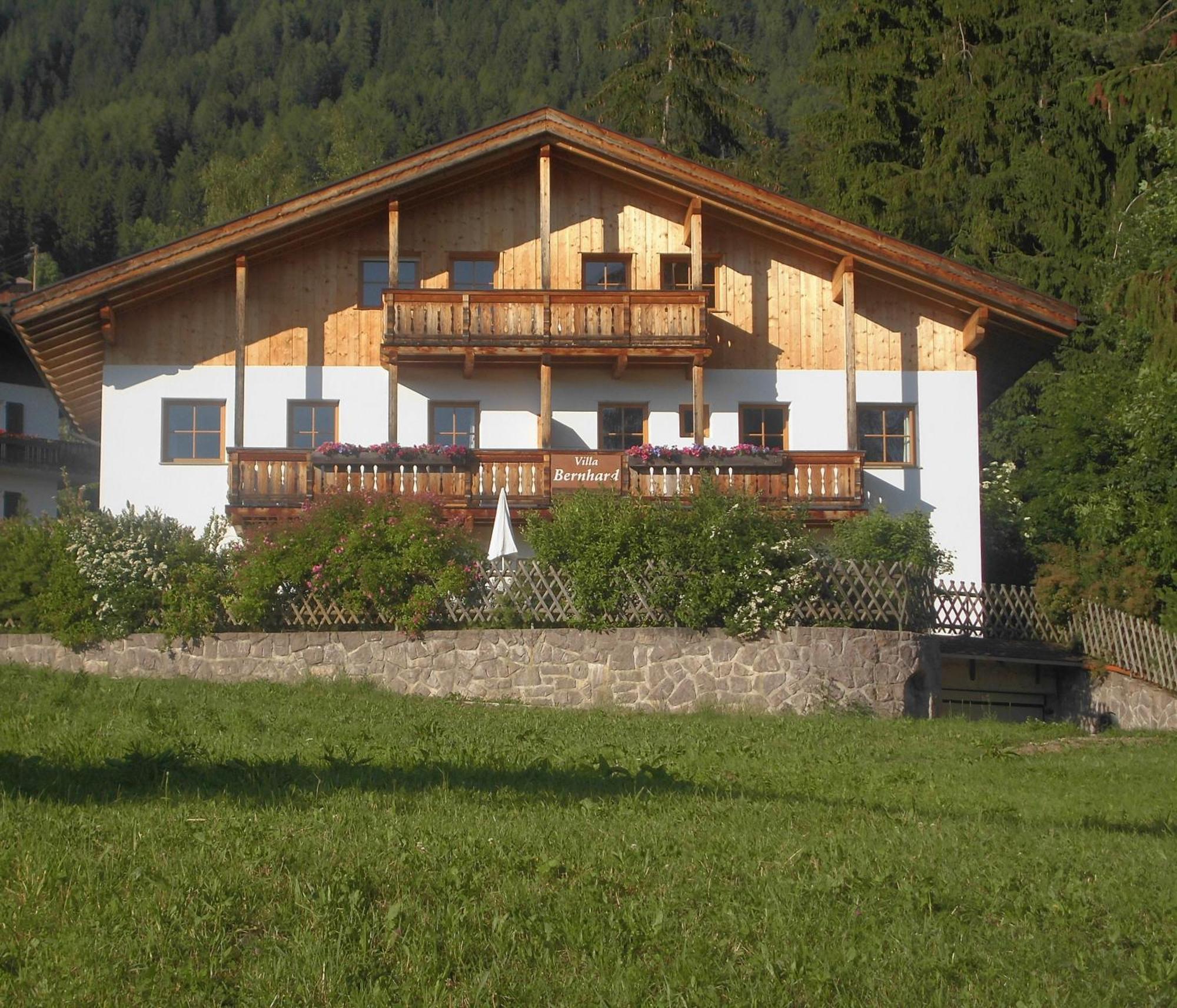 Villa Bernhard Сиуси Екстериор снимка