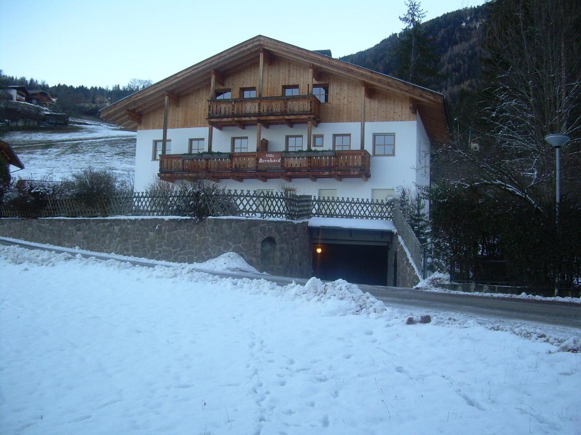 Villa Bernhard Сиуси Екстериор снимка