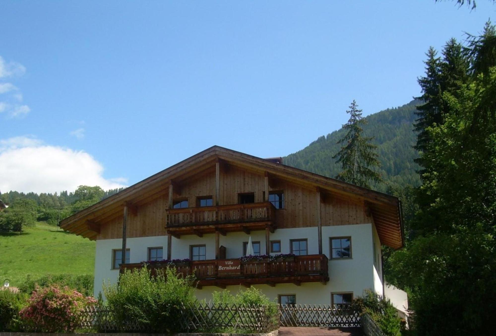 Villa Bernhard Сиуси Екстериор снимка